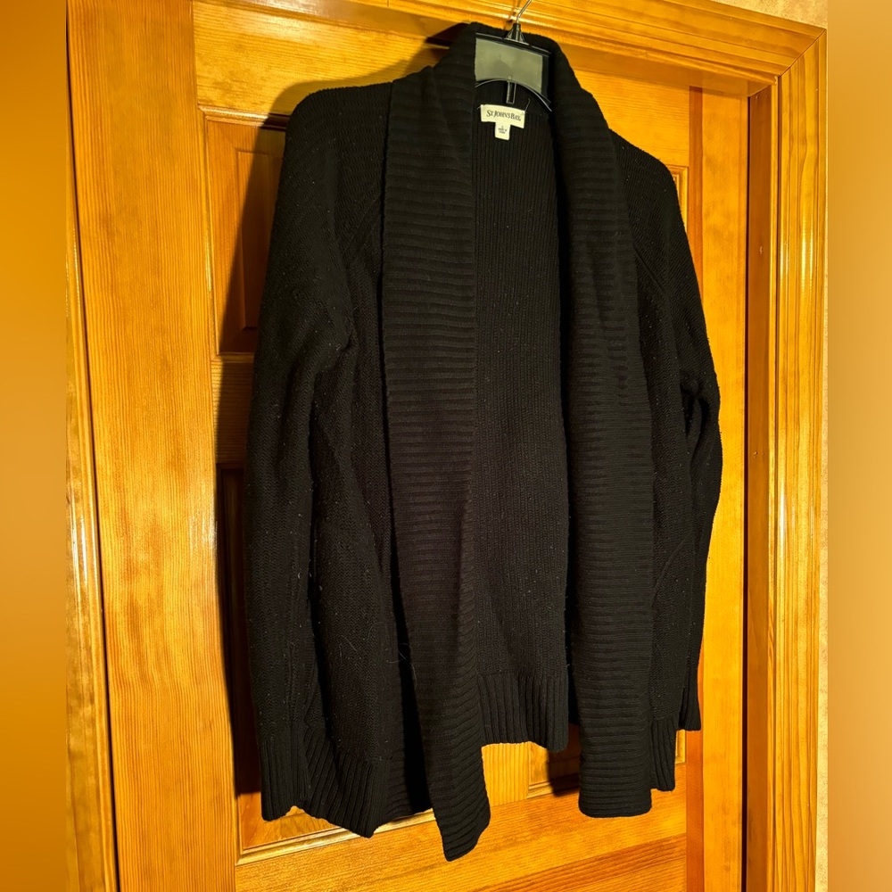 Black sweater, St. Johns Bay cardigan with pockets and fold over collar L